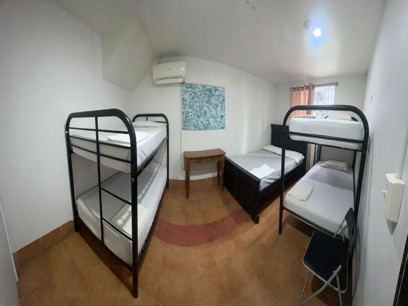 Hostal Casa 33 image