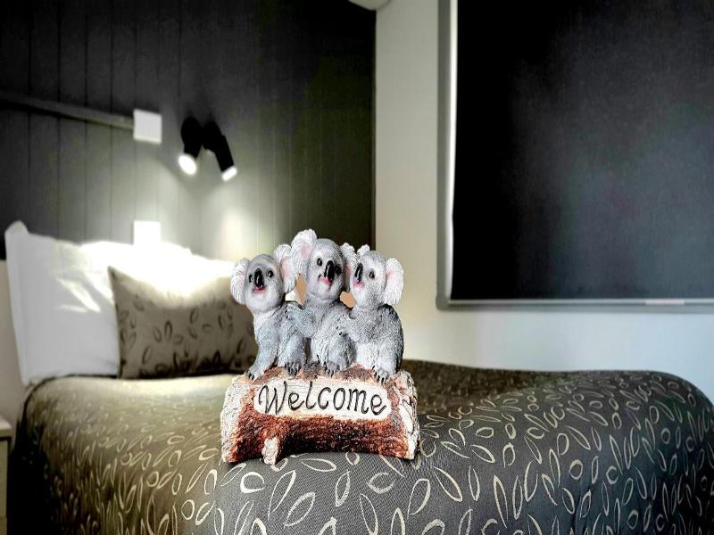 Young Goldrush Motel image