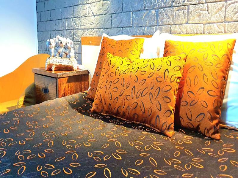 Young Goldrush Motel image