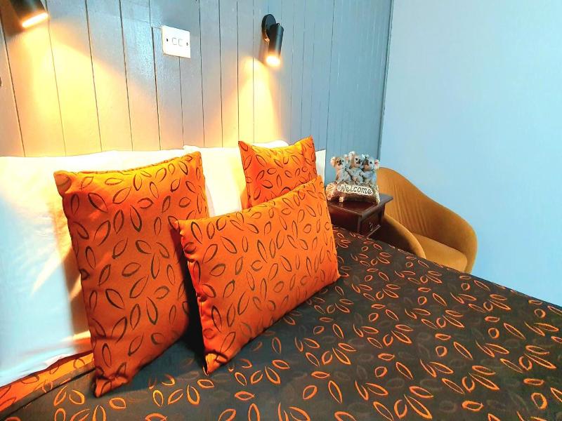 Young Goldrush Motel image