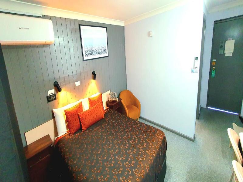 Young Goldrush Motel image