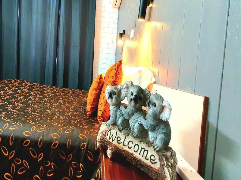 Young Goldrush Motel image