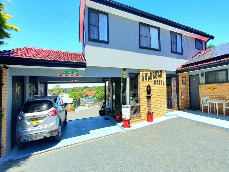 Young Goldrush Motel image