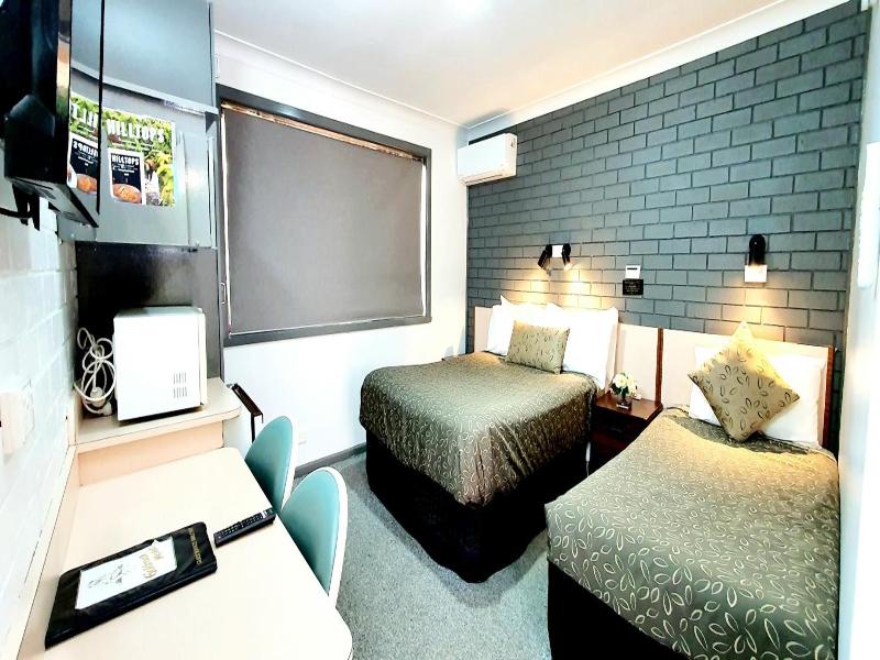 Young Goldrush Motel image