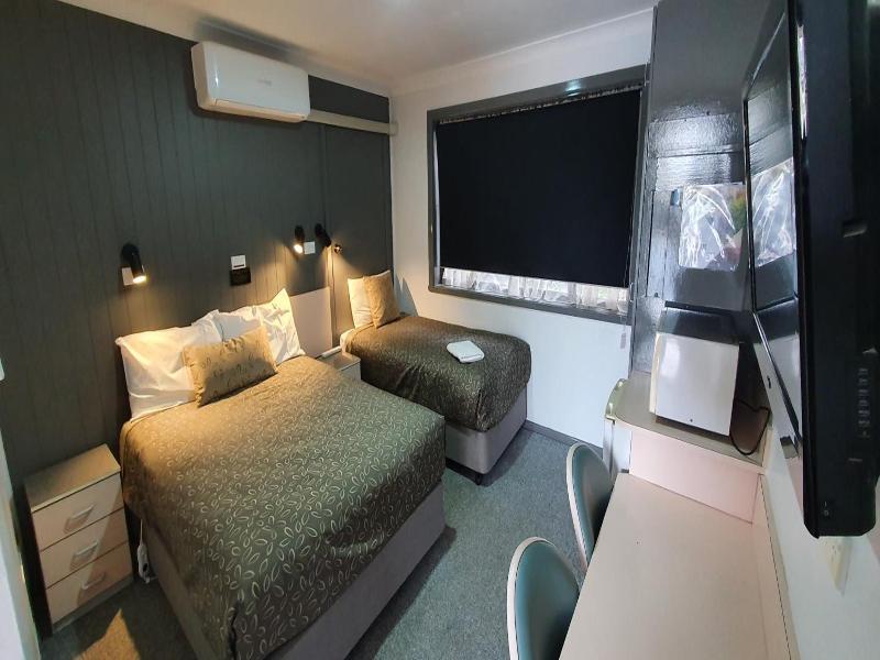 Young Goldrush Motel image