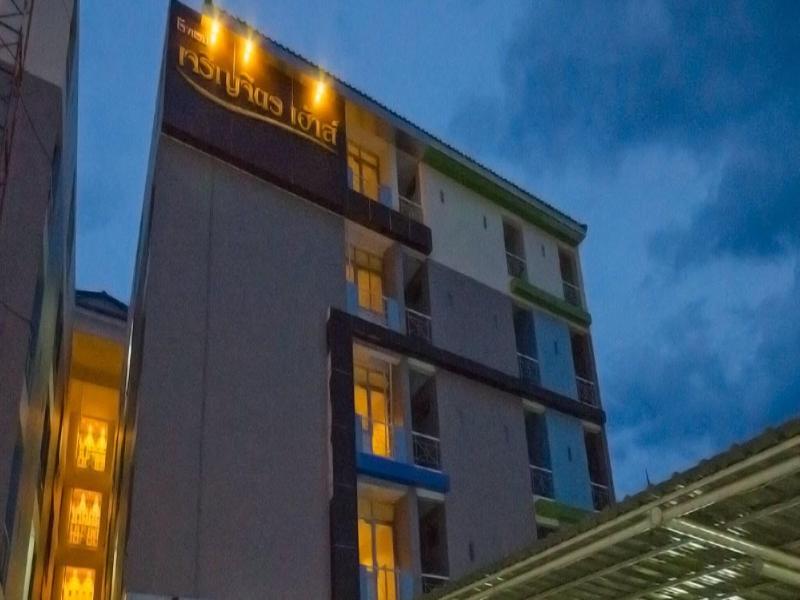 Charoenchit House image