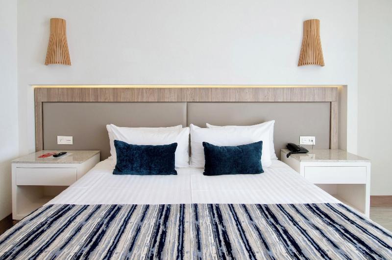 Hotel Velvet Plaza image