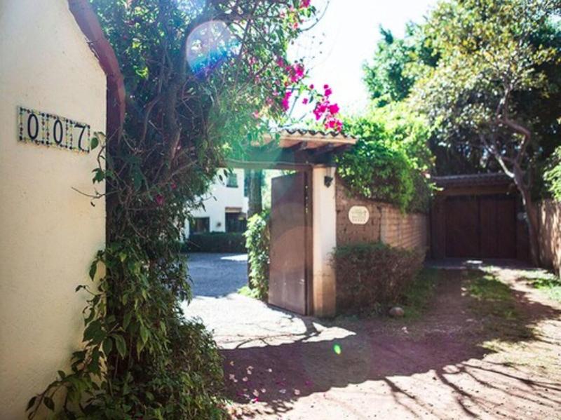 Casa Bugambilia image