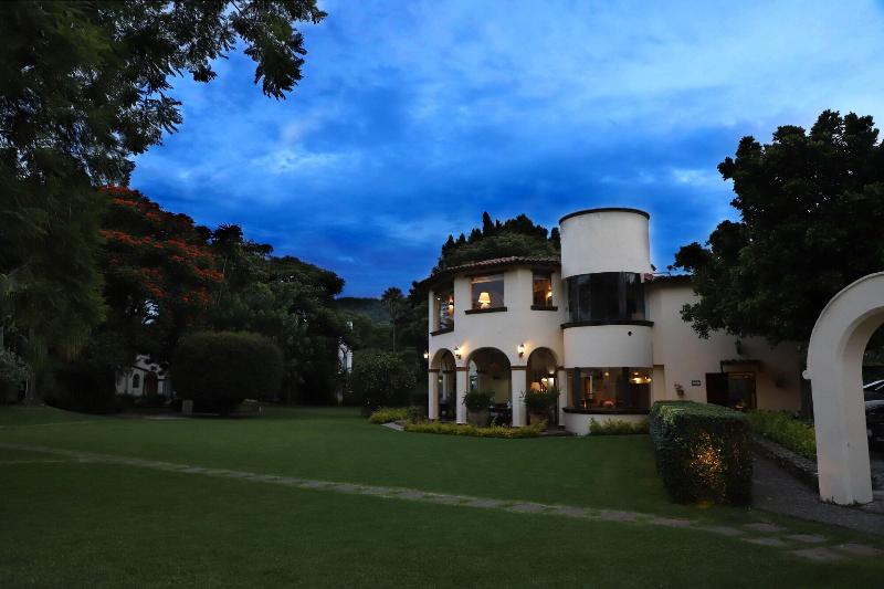 Casa Bugambilia image