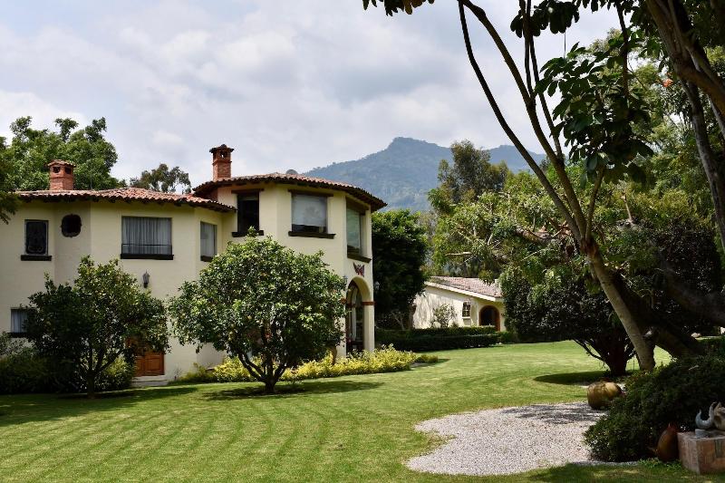 Casa Bugambilia image