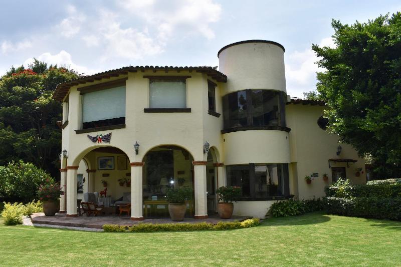 Casa Bugambilia image