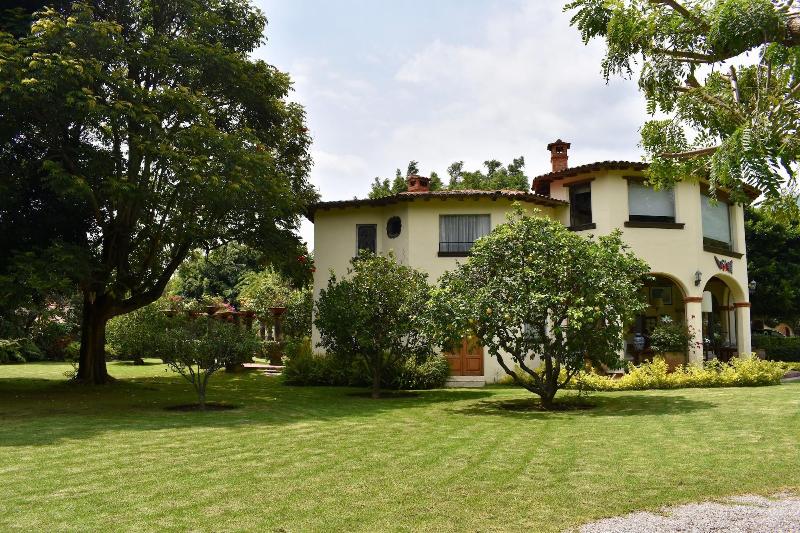Casa Bugambilia image