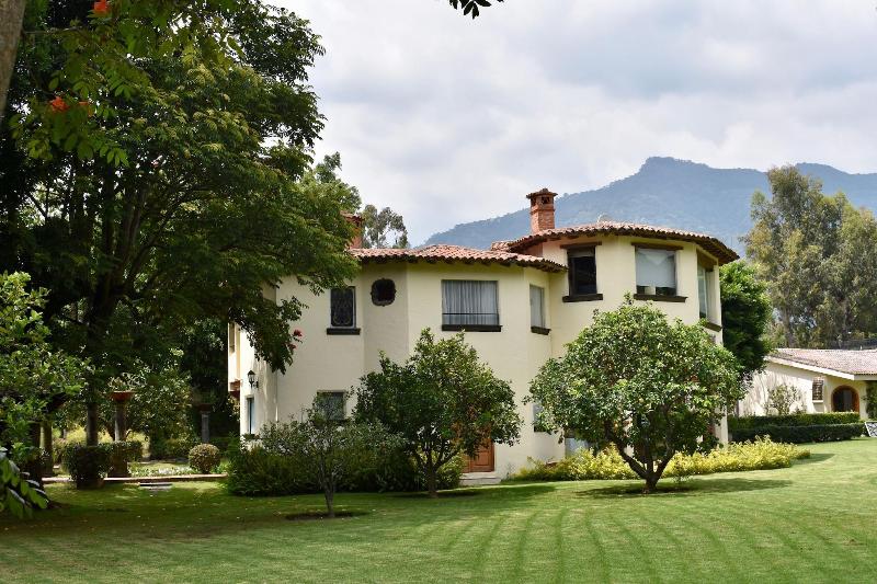 Casa Bugambilia image