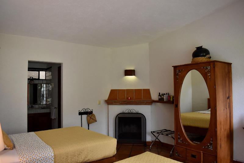 Casa Bugambilia image