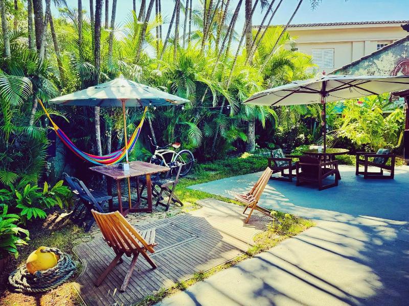 Tombo Beach Hostel