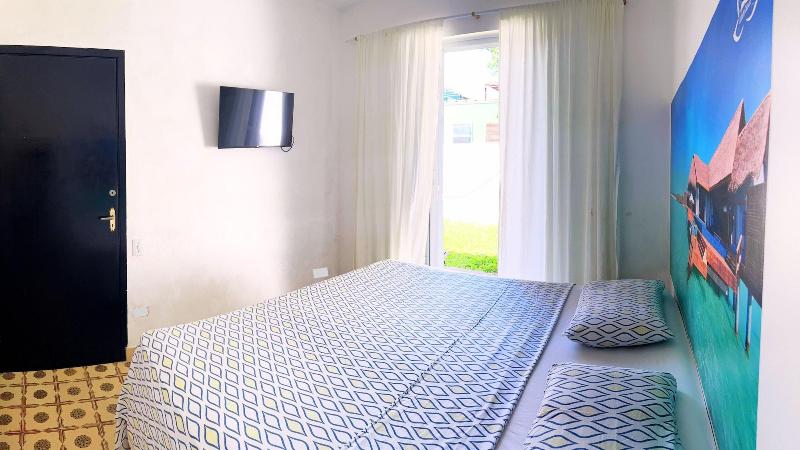Tombo Beach Hostel — photo 101