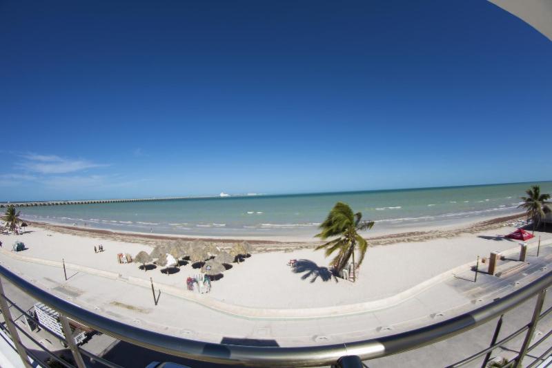 Hotel & Suites Domani image
