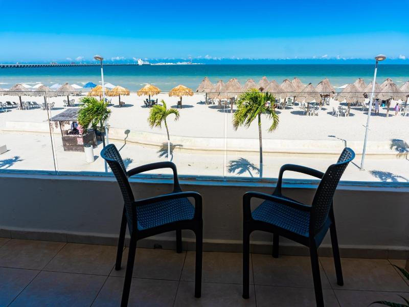 Hotel & Suites Domani image