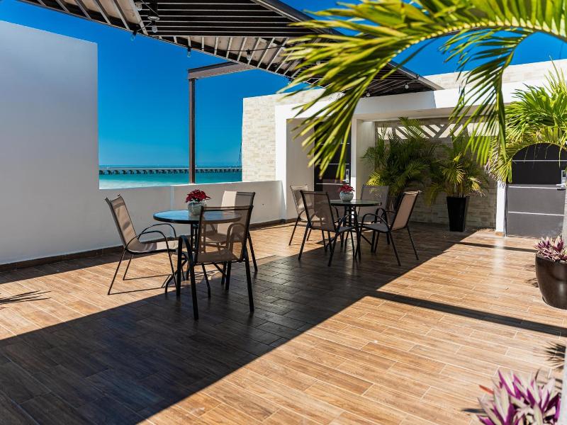 Hotel & Suites Domani image
