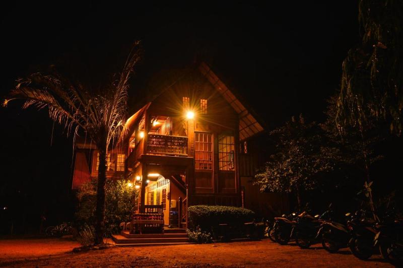 Crossroads House - Hostel image