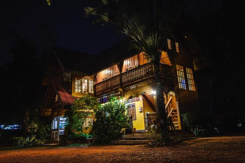 Crossroads House - Hostel image