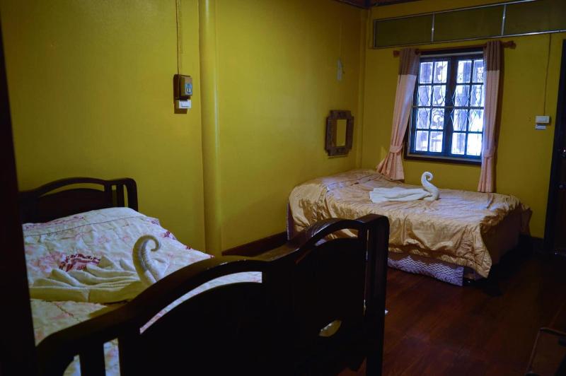Crossroads House - Hostel image