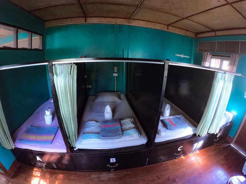 Crossroads House - Hostel image