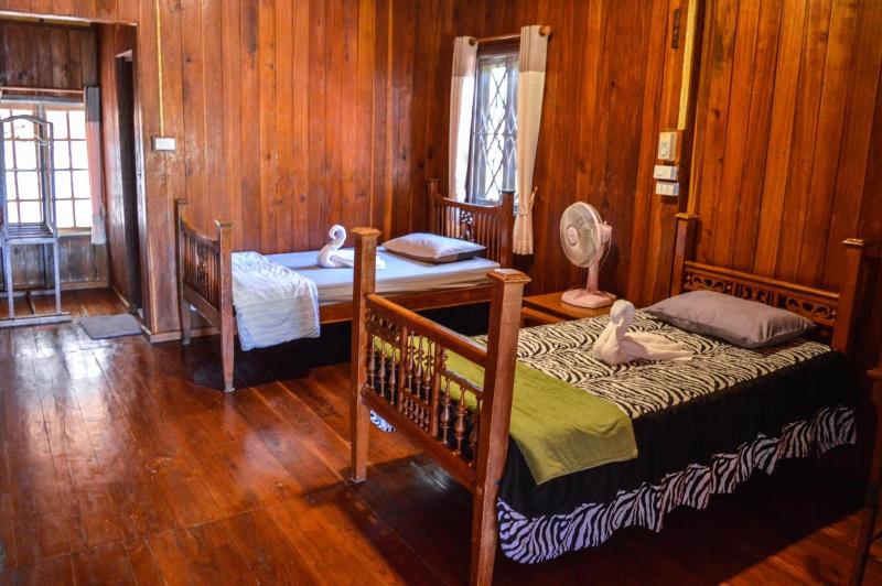 Crossroads House - Hostel image