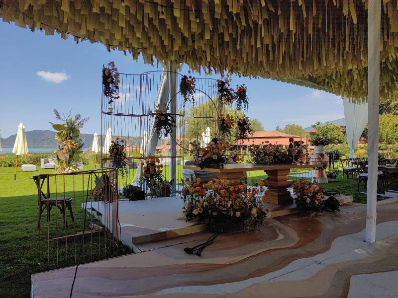 Zirahuen Forest And Resort image