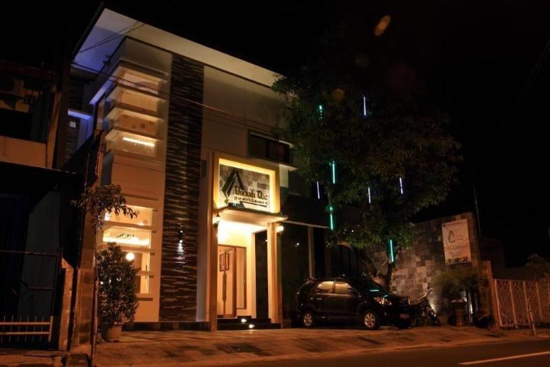 Omahqu Guest House image