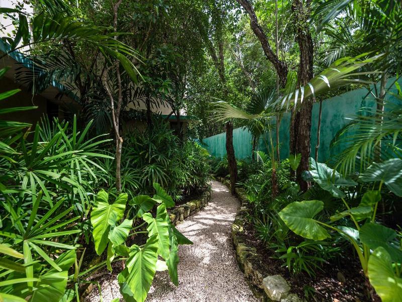 Hotel Tiki Tiki image