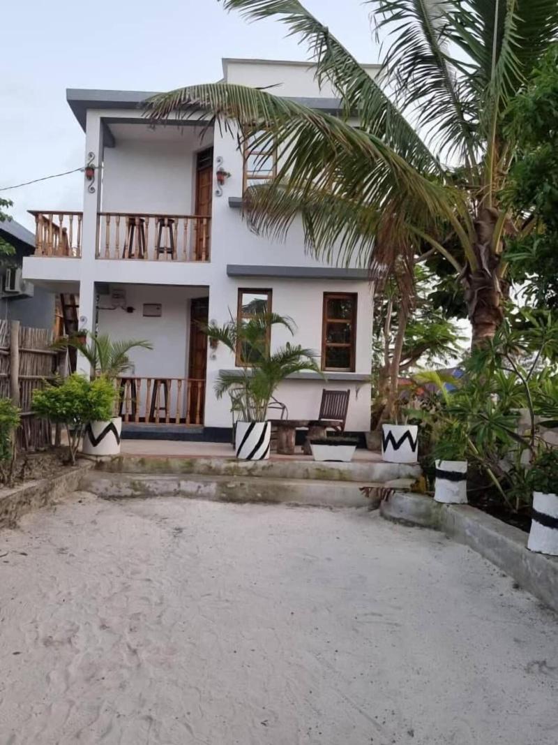 Barabara House image
