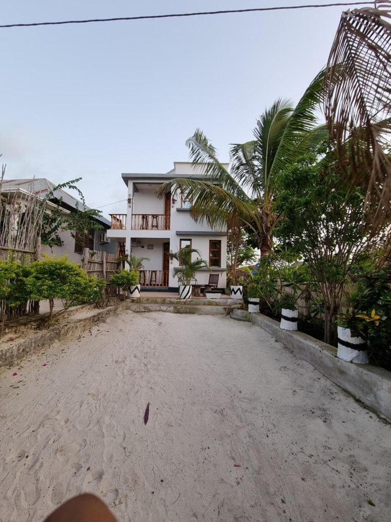 Barabara House image