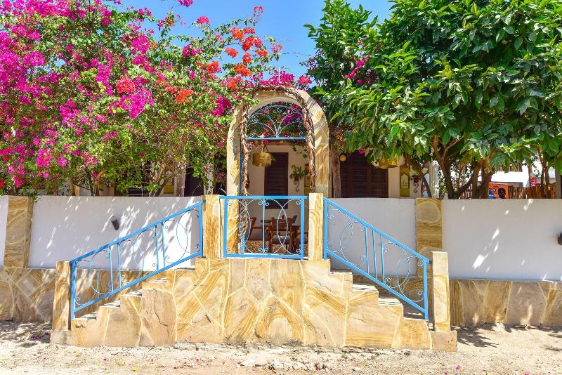 Barabara House image