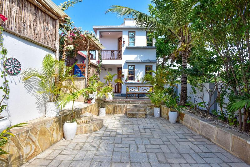 Barabara House image