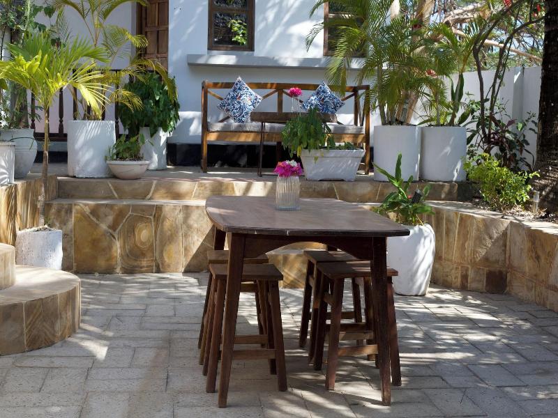 Barabara House image