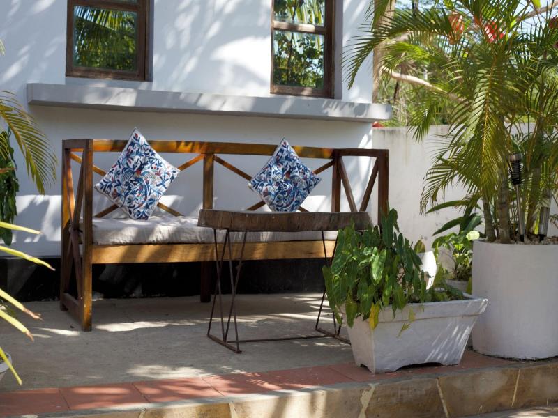 Barabara House image