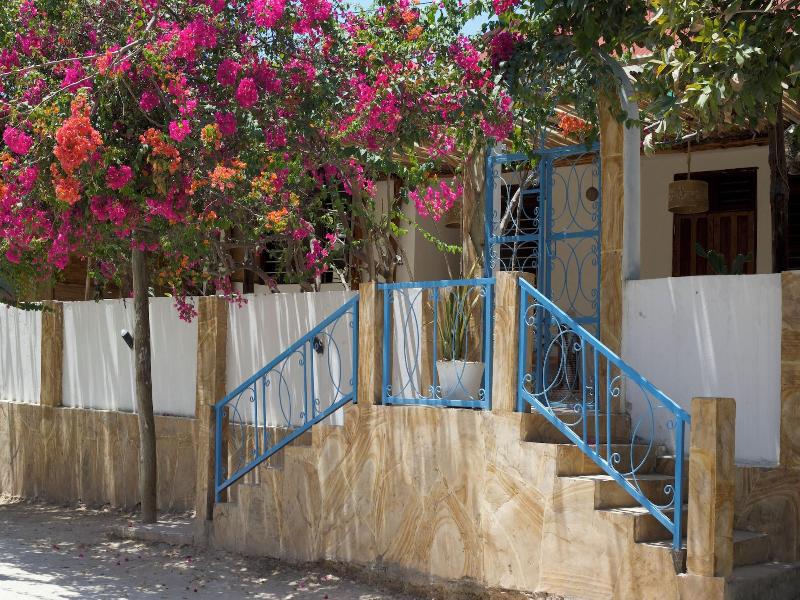 Barabara House image