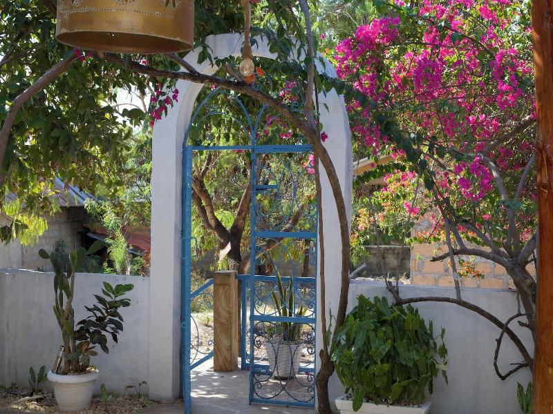 Barabara House image
