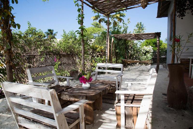 Barabara House image
