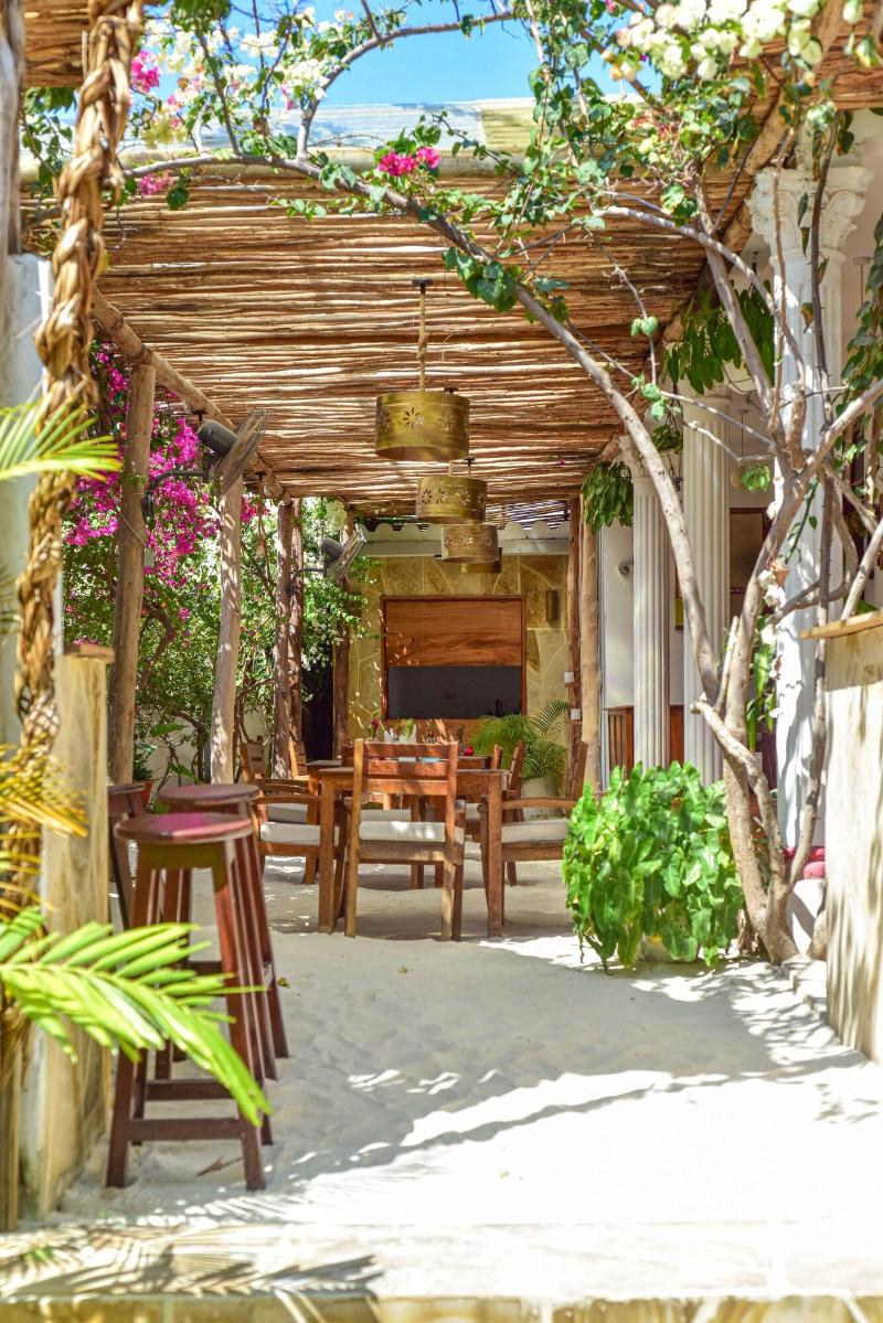 Barabara House image