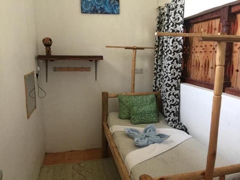 Barabara House image