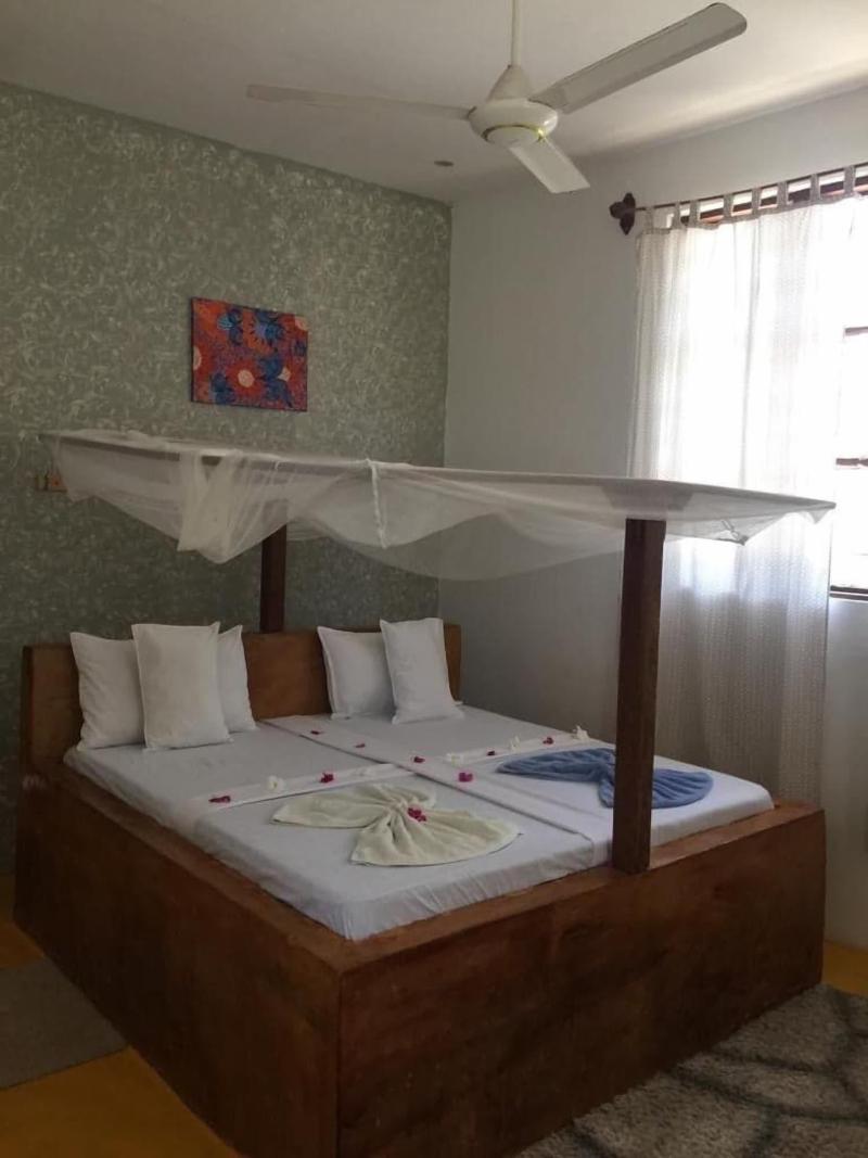Barabara House image