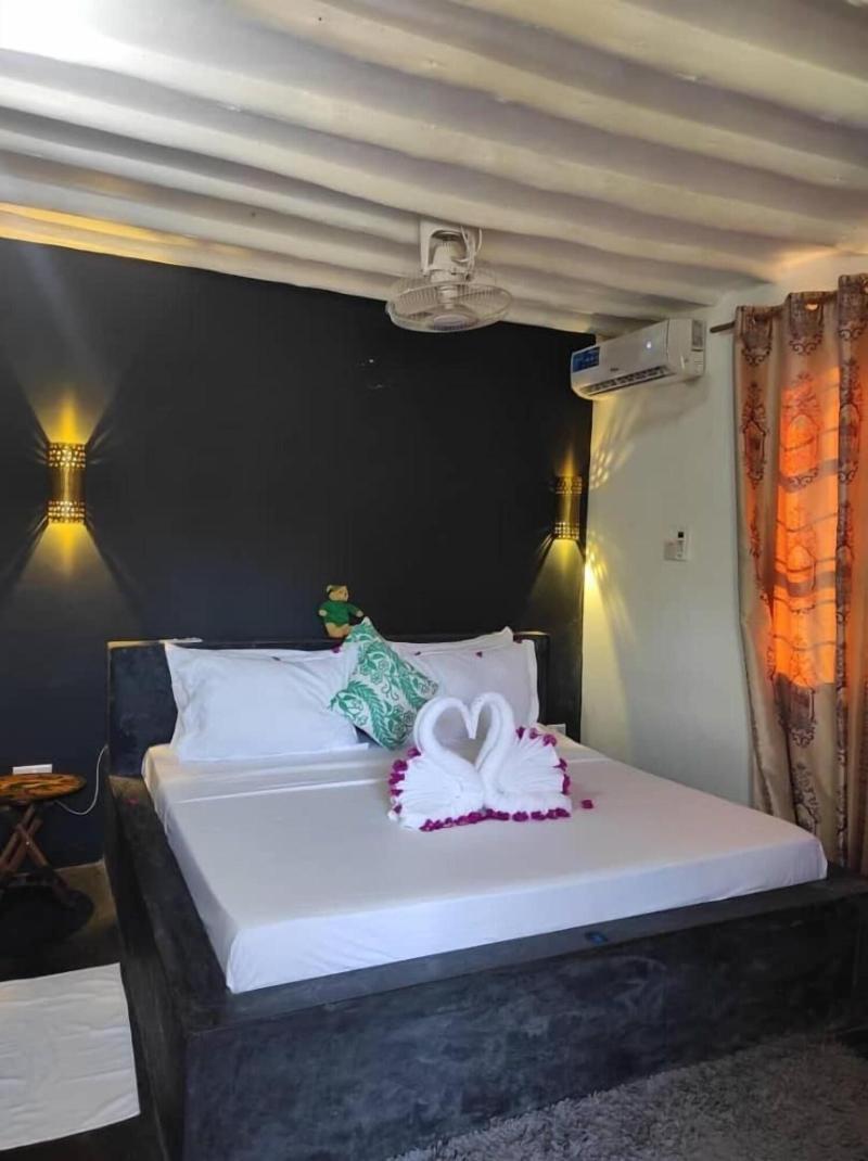 Barabara House image