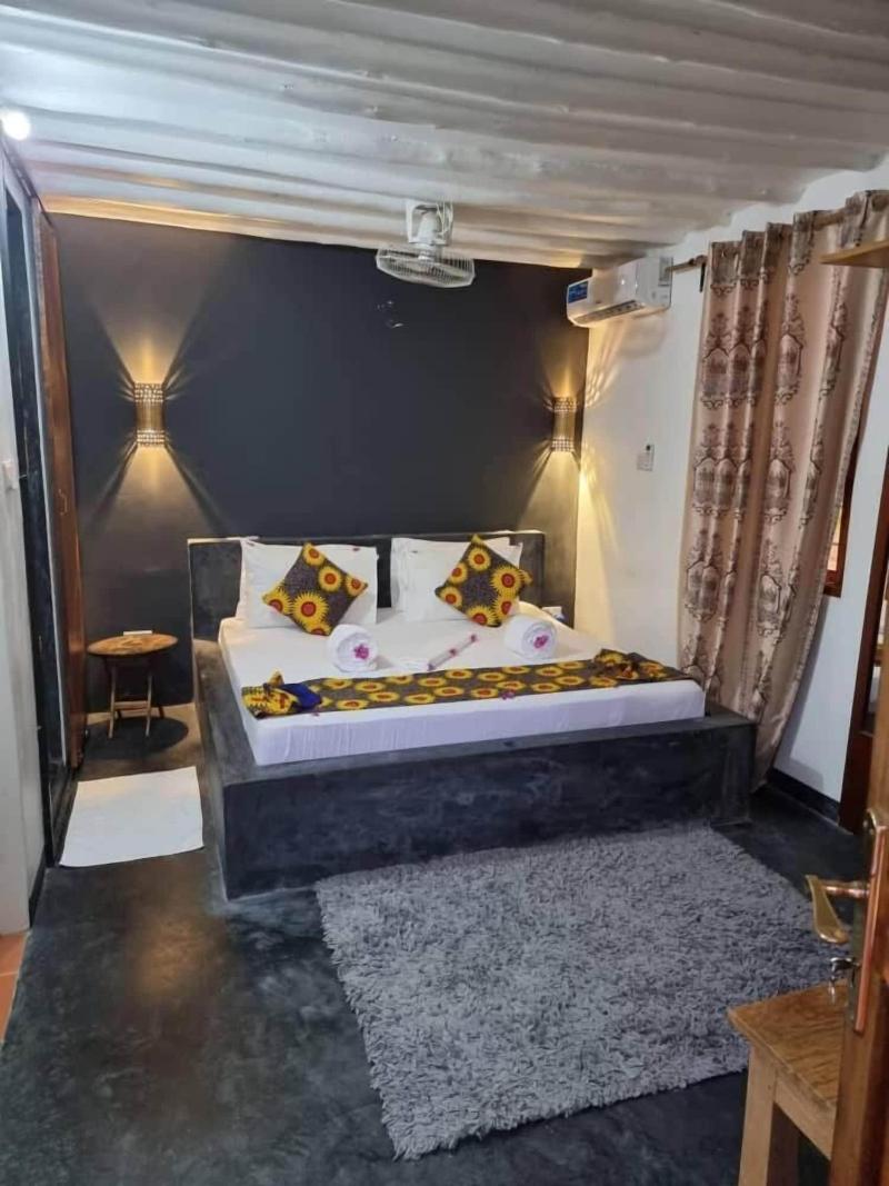 Barabara House image