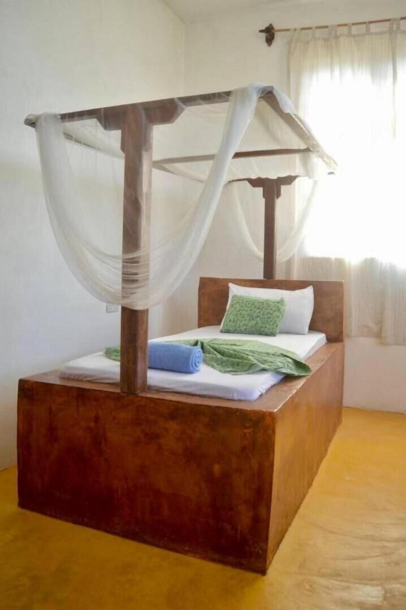Barabara House image