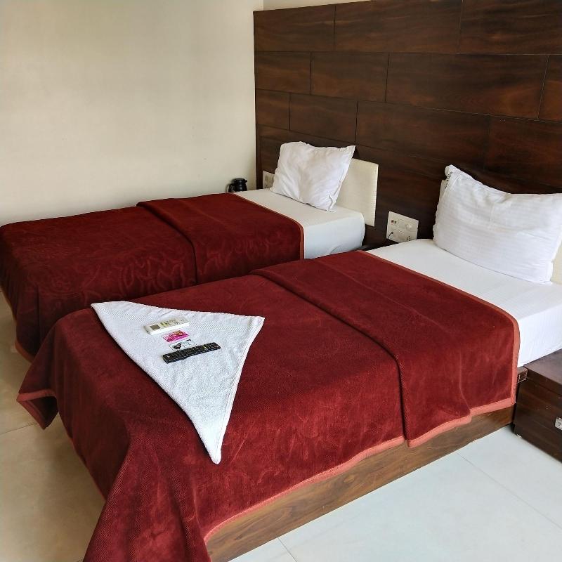Hotel Restinn, Surat