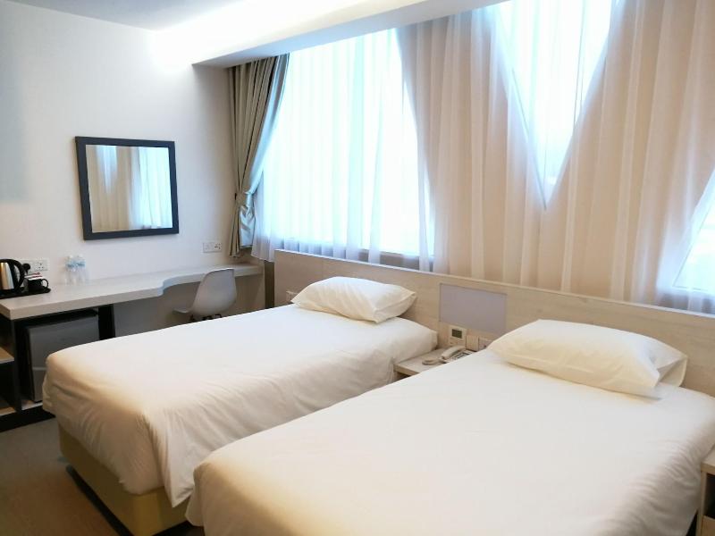Legacy Hotel image