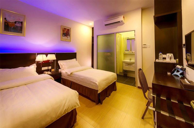 E-Red Hotel Cosmo image