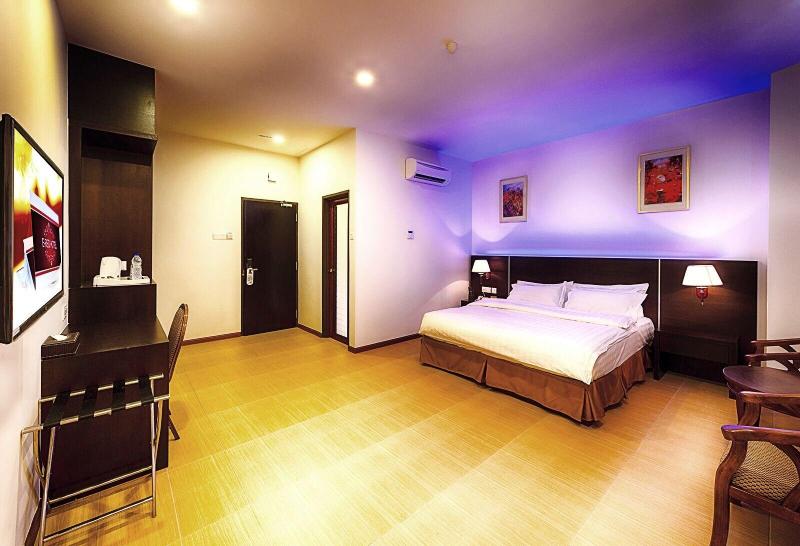 E-Red Hotel Cosmo image